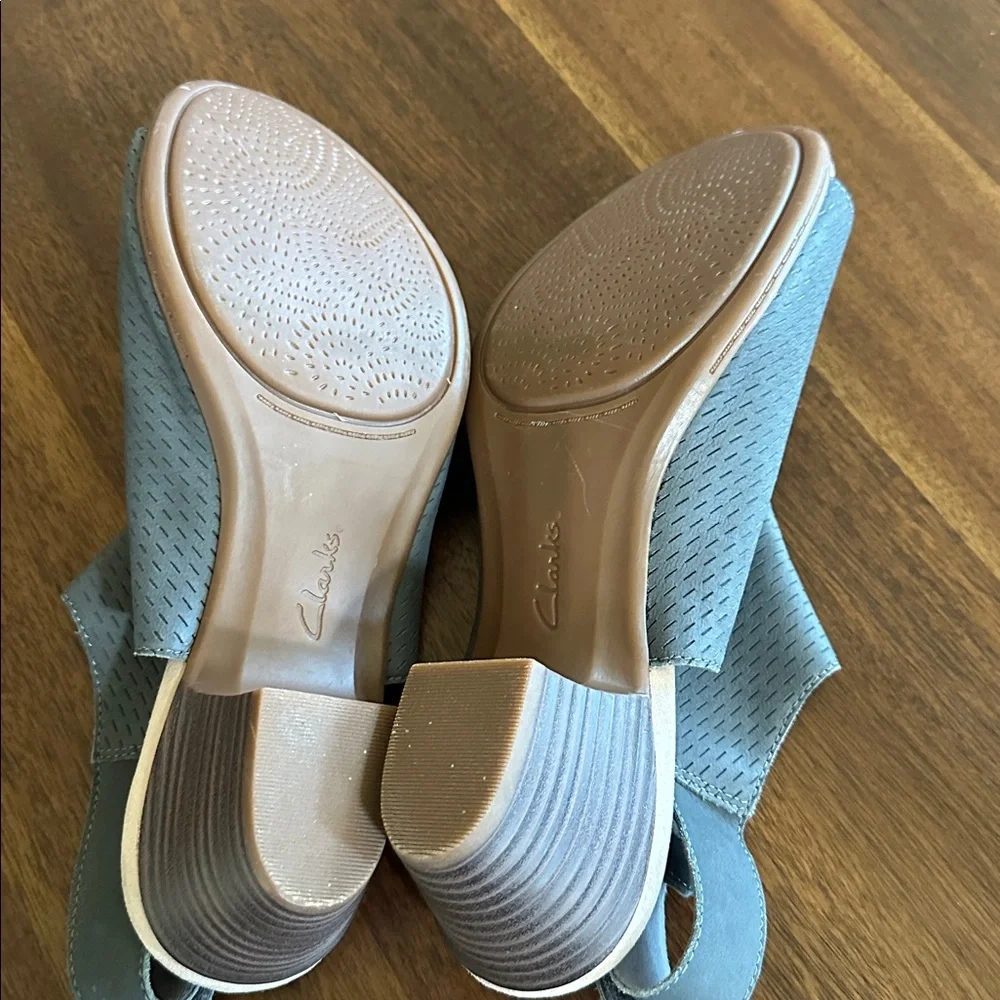 NWT Clarks Open-Toe Sandals - Picture 5 of 9